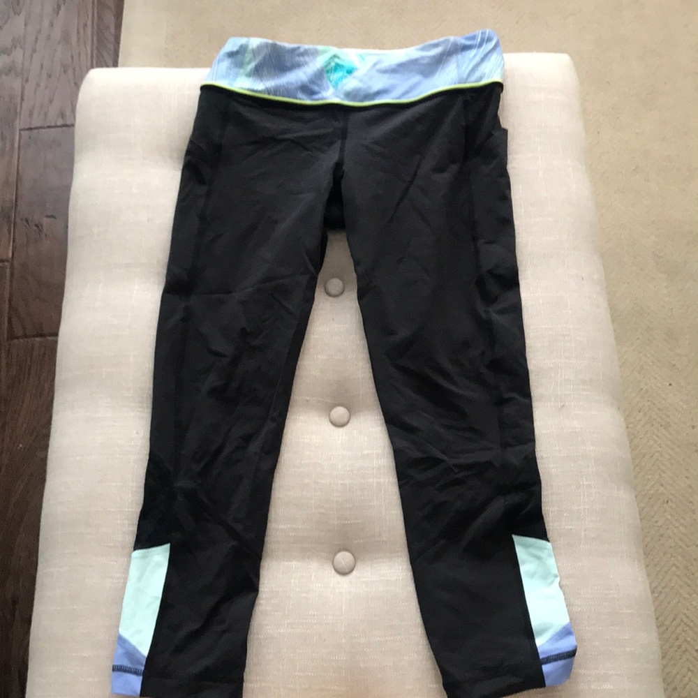 Lululemon Embody Crop size 6 leggings